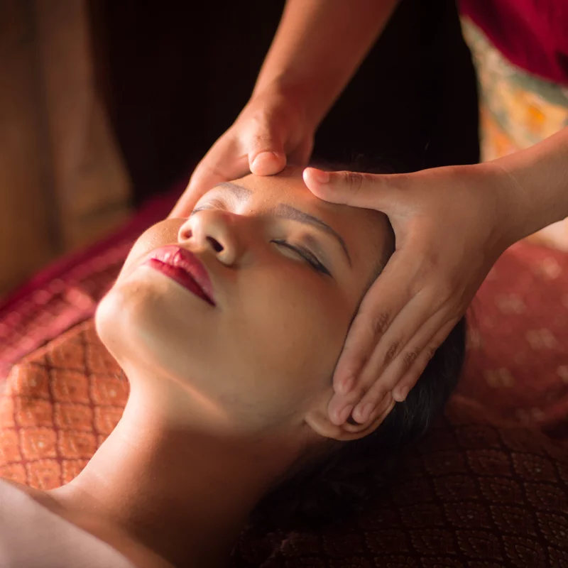 Massage corporel complet relaxant au salon Lotus Massage à Uccle