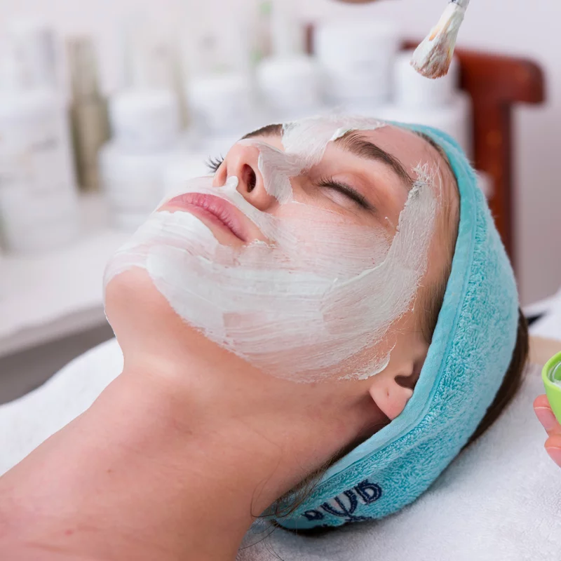 Massage du visage relaxant au salon Lotus Massage à Uccle